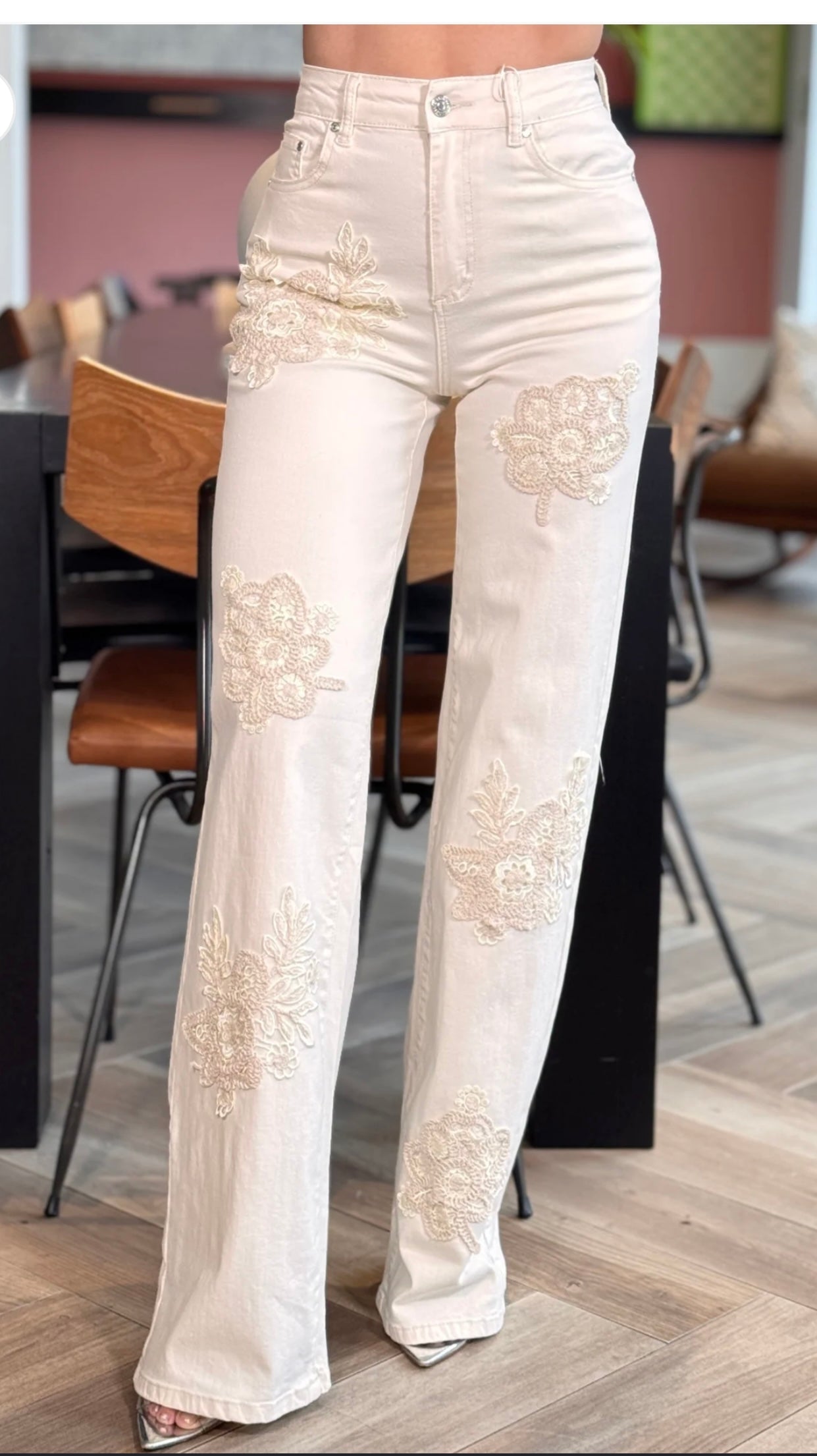 Flora bordado jeans